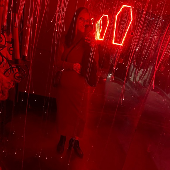 Meet your Posher, Lizzy - Picture 3 of 4